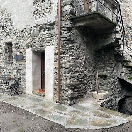 Appartamento La Torre Colombaia - Monumento Del 1400 Arnad Esterno foto