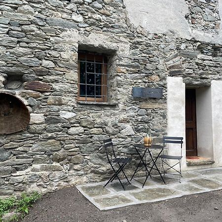 Appartamento La Torre Colombaia - Monumento Del 1400 Arnad Esterno foto