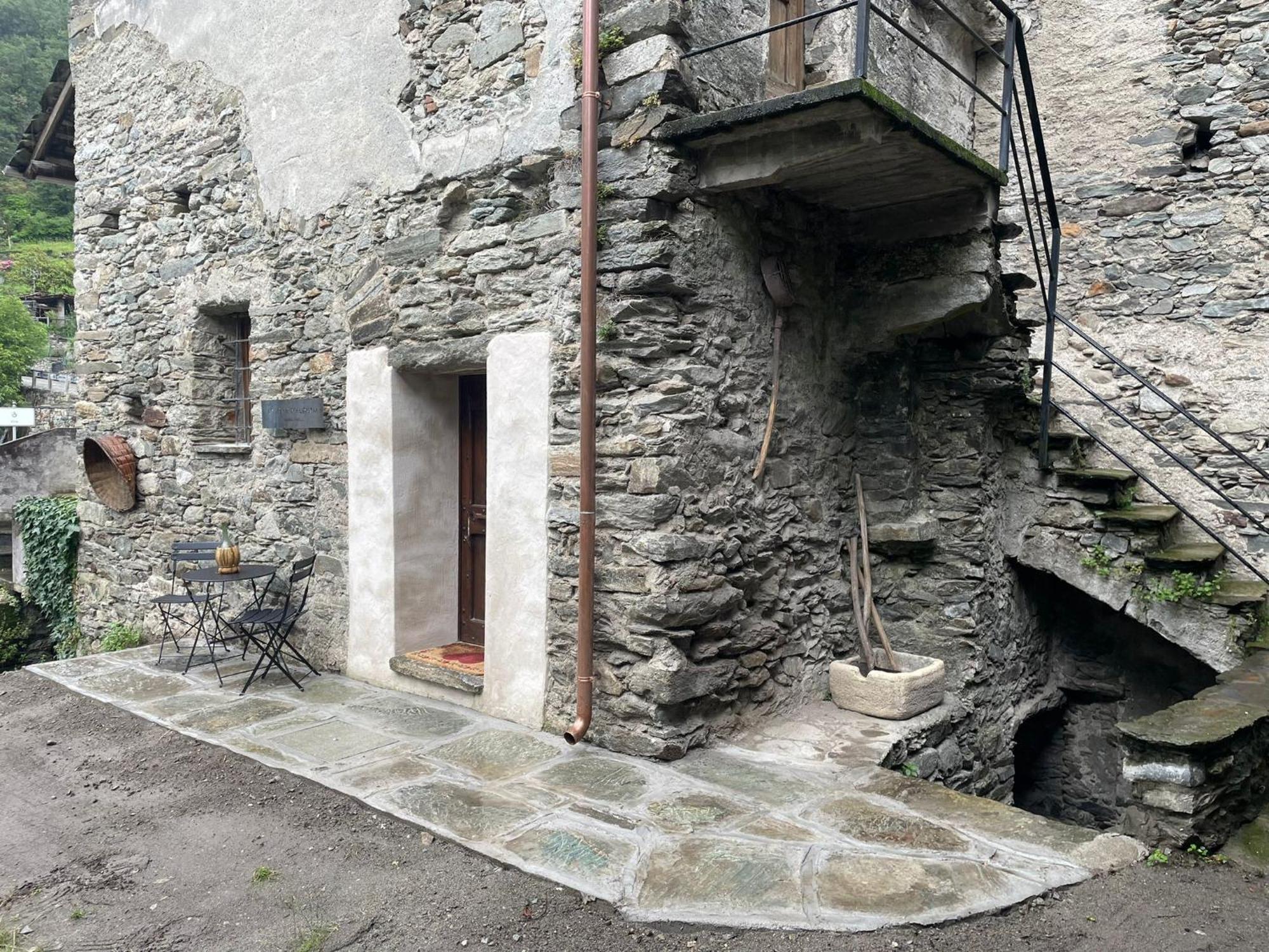 Appartamento La Torre Colombaia - Monumento Del 1400 Arnad Esterno foto