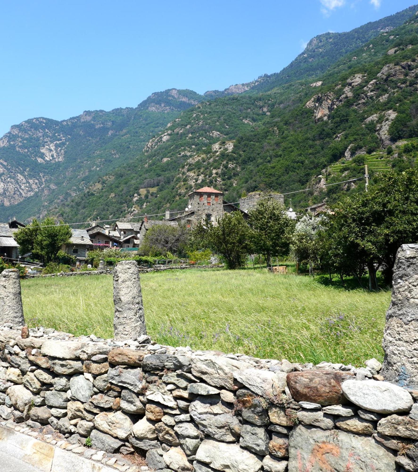 Appartamento La Torre Colombaia - Monumento Del 1400 Arnad Esterno foto